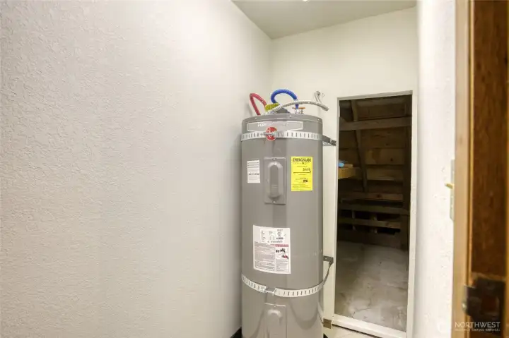 The downstairs also has it's own dedicated hot water tank! The downstairs also has it's own dedicated hot water tank!