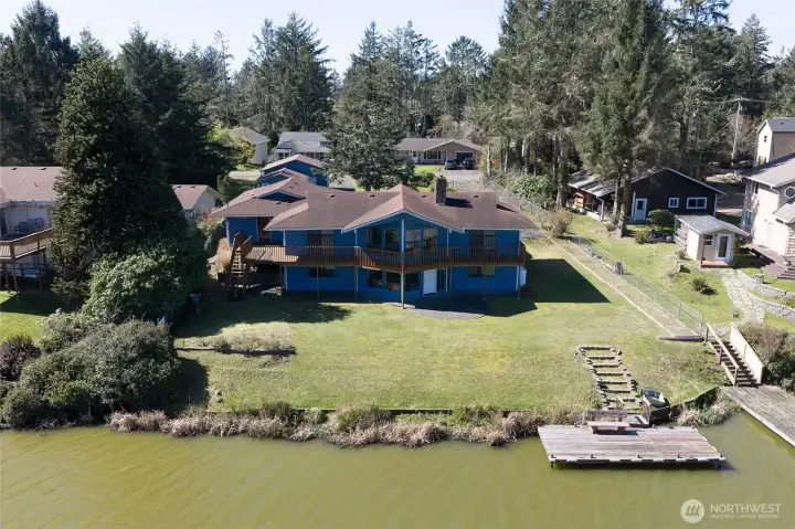 Drone showing the 3 bedroom 3 bath home sitting on a wide lake front double lot! Drone showing the 3 bedroom 3 bath home sitting on a wide lake front double lot!