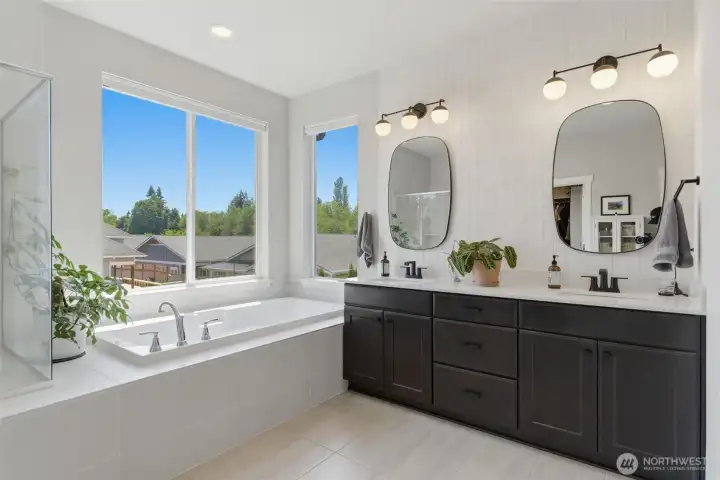 Primary bathroom 5-piece ensuite