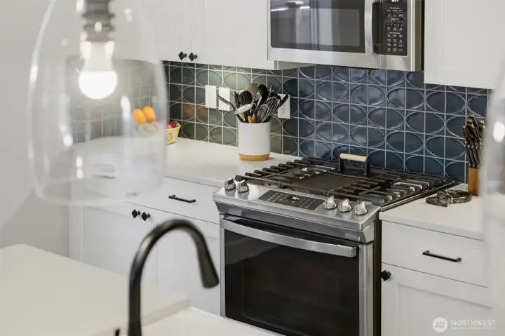 Better than new! You’ll love cooking with these premium, upgraded stainless steel appliances and the beautiful, modern backsplash.