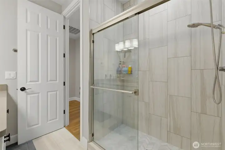 A spotless tub and shower combination makes this full bath incredibly versatile and easy to maintain for guests or busy mornings.