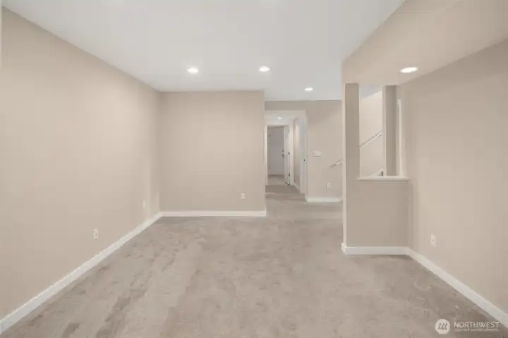 Large flex space - media room-workout room etc...
