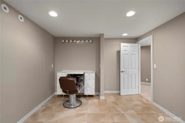 Lower Level Salon Room