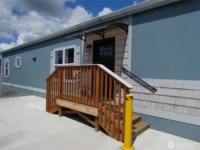 LOT RENT IS ONLY $750 P/M. IN NEW SECTION OF LATIERRA ESTATES (SENIOR PARK), A MODERN MFG. HM. COMMUNITY. W/ ADDED AMENITIES.