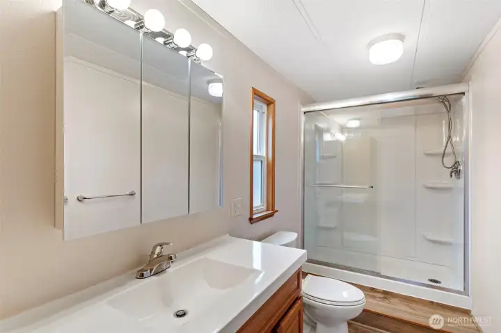 Primary bath w/ walk-in shower