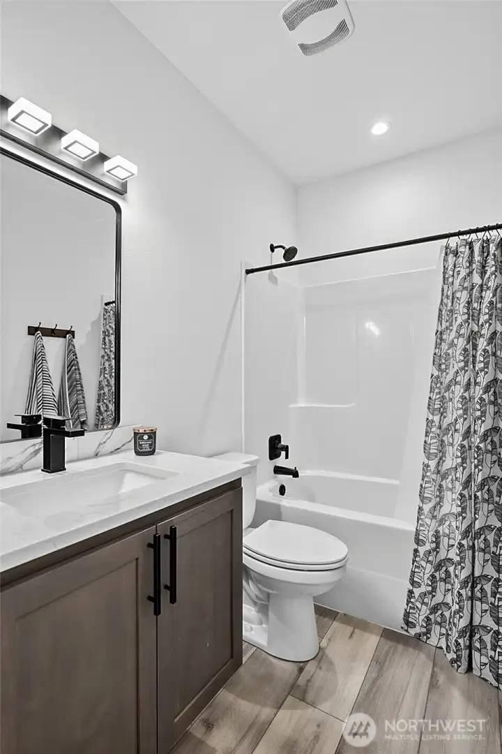 Full Guest Bathroom