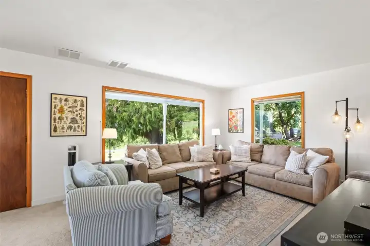 Fully furnished transferable STR