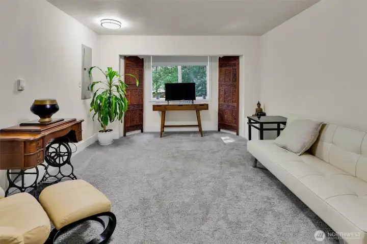 flex room or office area