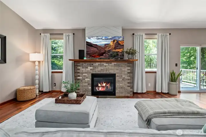 Windows and sliding glass doors bring in plenty of light. Windows and sliding glass doors bring in plenty of light.