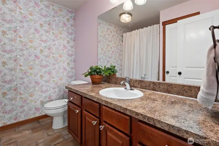Upstairs full bathroom. Upstairs full bathroom.
