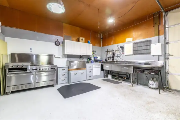Commercial kitchen