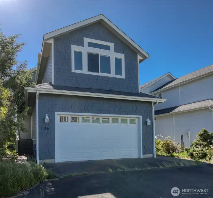This lovely home was built in 2009 and is within walking distance to downtown Pacific Beach.