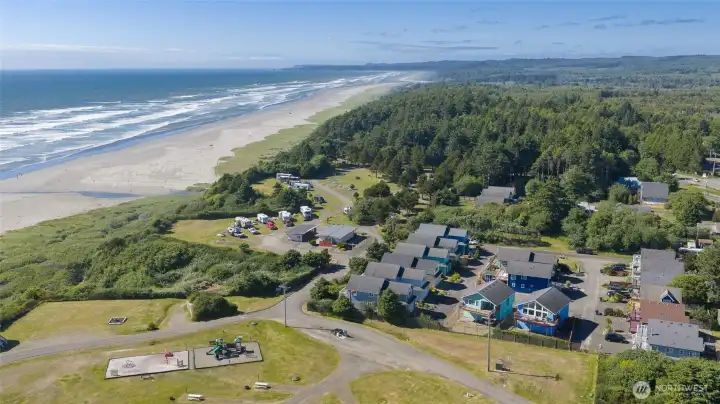 Walk for miles both North & South. The beach access is just 2 blocks North through Analyde Gap.