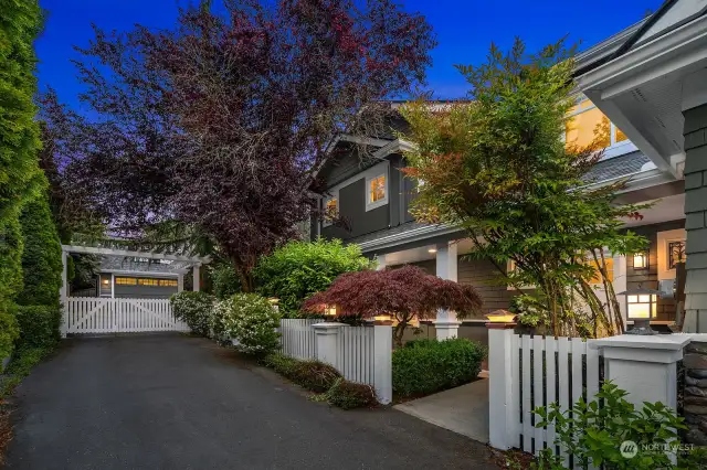 Welcome home!Situated high above street in Kirkland's East of Market neighborhood. Timeless charm with modern updates. 4 bed / 3 full bath, plus detached garage & studio/office. Walking distance to lake, DT Kirkland, Juanita and great LW schools.