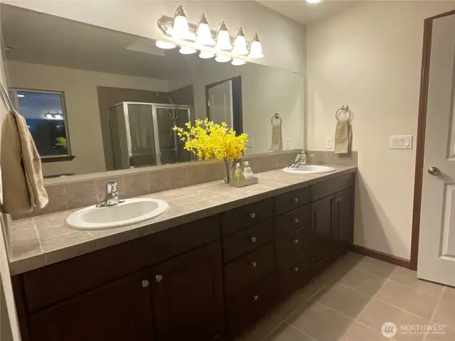 Primary bath with dual sinks and tiled counter tops