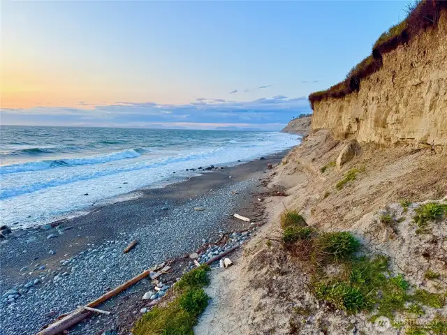 NOT TAKEN FROM LOT.  This photo taken from community beach trail.  looking NORTH