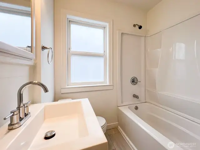 Main level bath