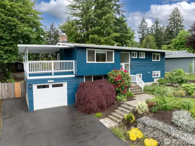 Large drive with ample parking.