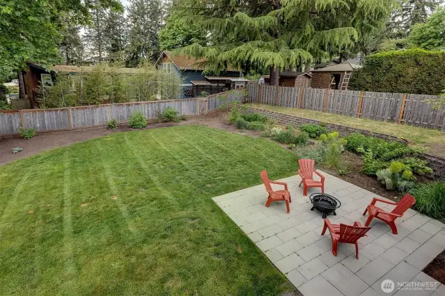 Huge fully fenced, level yard.