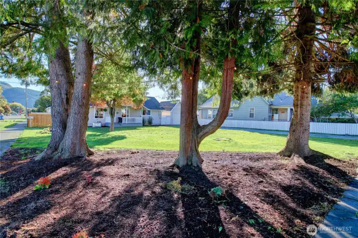 Lot from corner of Bennett and Sixth Street