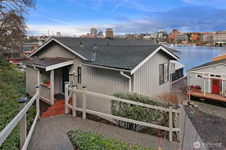 Welcome in to this 1 bedroom + den/flex room in Portage Bay.