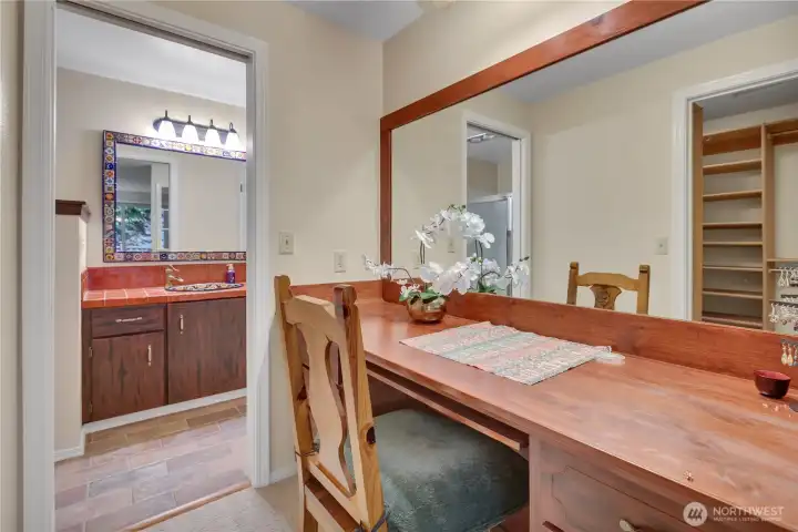 Beautiful built-in desk area between the primary BR and the main bathroom. There's big walk-in closet to the left.