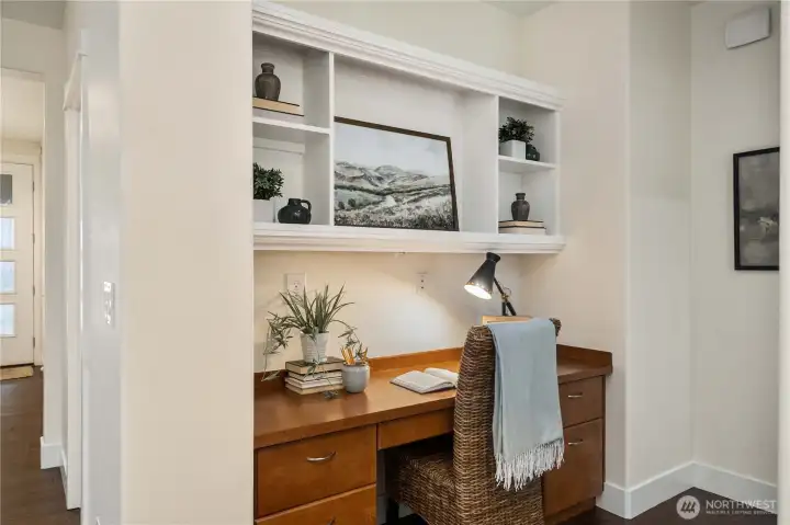 Convenient built-in desk offers a great space to catch up on emails or plan your next adventure!