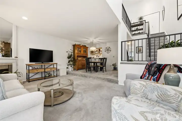 Open floor plan, vaulted ceilings. Stunning.