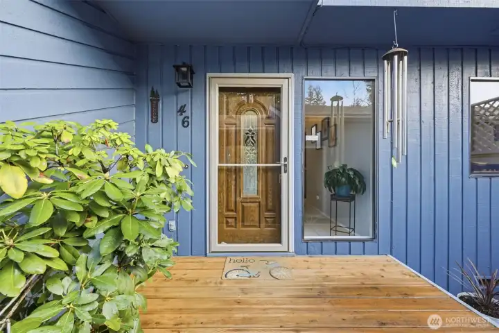 Welcome home. Move in ready Tahoma school district townhome.