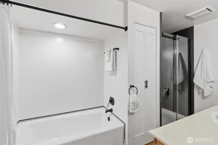 Full bath with tub/shower combo for everyday convenience