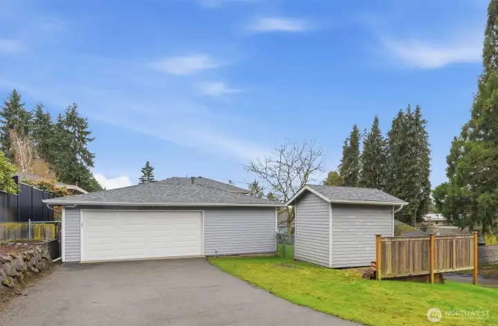 Long driveway with RV and multi-vehicle parking