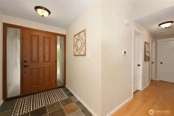 Spacious entry Spacious entry
