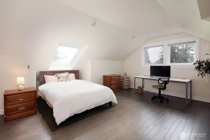 Third bedroom or bonus space at the top level Third bedroom or bonus space at the top level