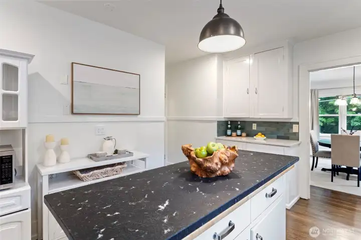 Two freestanding side cabinets provide additional storage and serving space, with the flexibility to remove them and create a larger eat-in kitchen area.