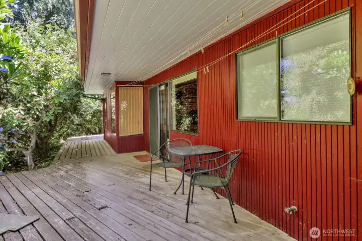 Back yard covered deck for entertaining,