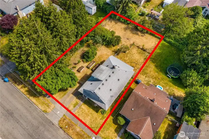 Buyer to verify property line. Buyer to verify property line.