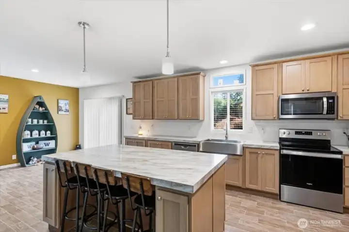 Kitchen with Center Island Kitchen with Center Island