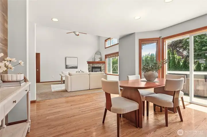 Large dining area just off eat-in kitchen w/customized built-in area perfect for coffee bar or hutch Large dining area just off eat-in kitchen w/customized built-in area perfect for coffee bar or hutch