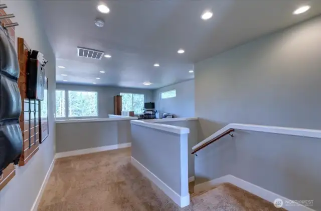 Landing-2nd Floor