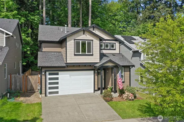 Modern Olympia 4/2.5 home with Custom Features