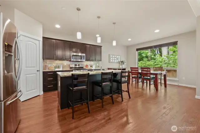 Open Concept Kitchen- granite lots of light!