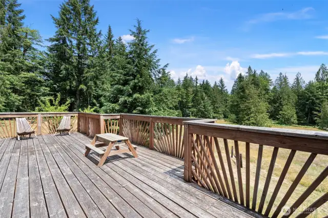 Large deck W/ Access from dining area and primary bedroom