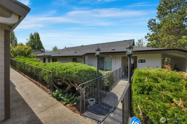 Short walk to bus & blocks to I-5!