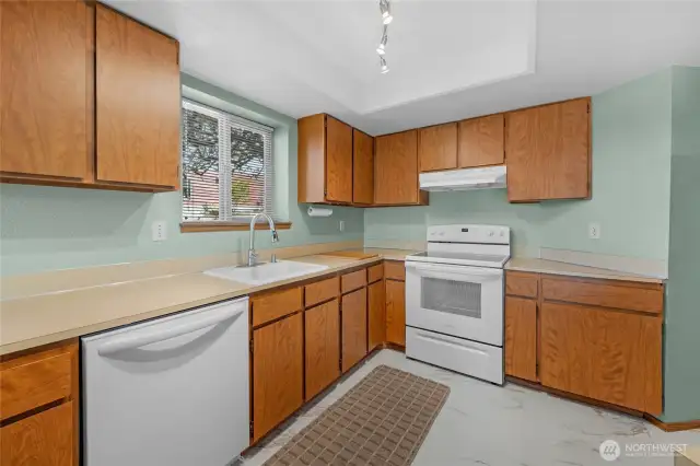 Light & bright kitchen!