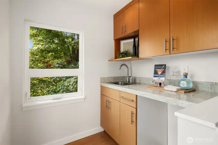 Wetbar near Rooftop Deck