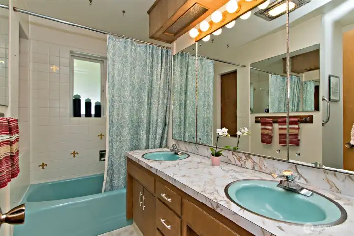 Main bathroom