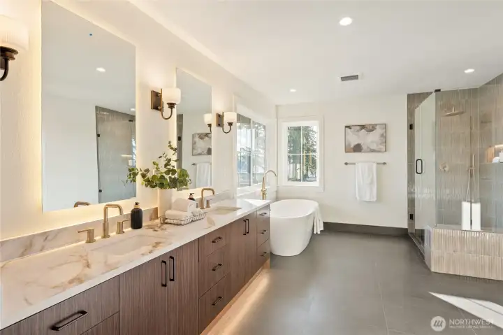 Main suite private bathroom