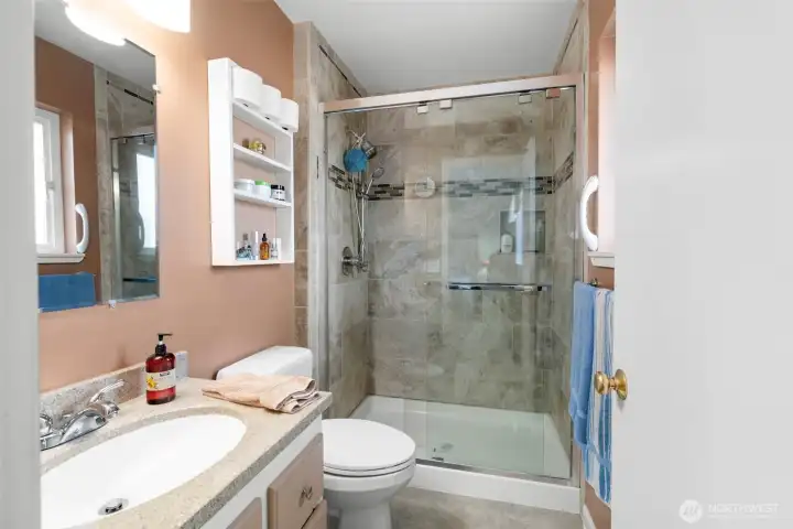 Primary ensuite 3/4 bath