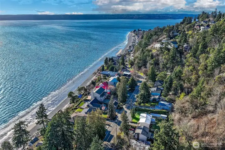 Three Tree Point!  A wonderful community and hidden gem just south of Seattle and near SeaTac Airport