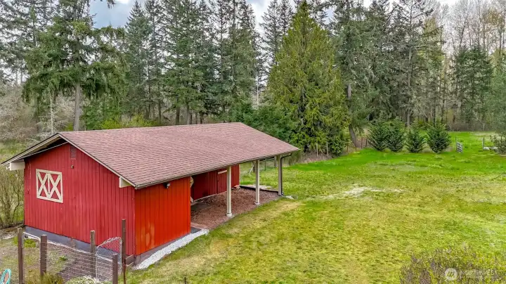 3 stall stable with tack room